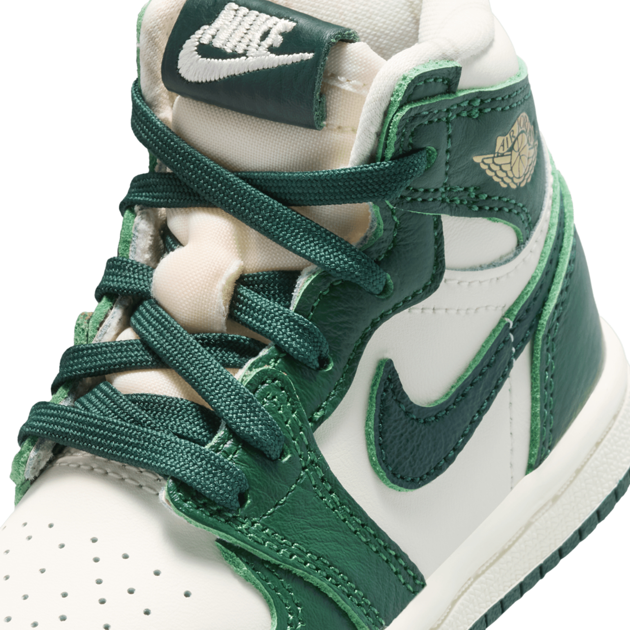 Jordan Retro 1 HI OG Remastered  Image 7 of 8. Tap to open photo gallery.
