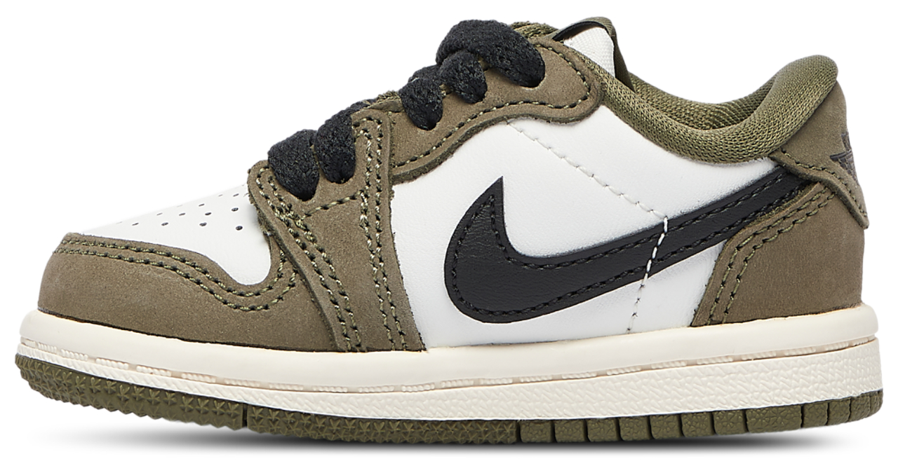 Jordan AJ 1 Retro Low OG  Image 2 of 5. Tap to open photo gallery.