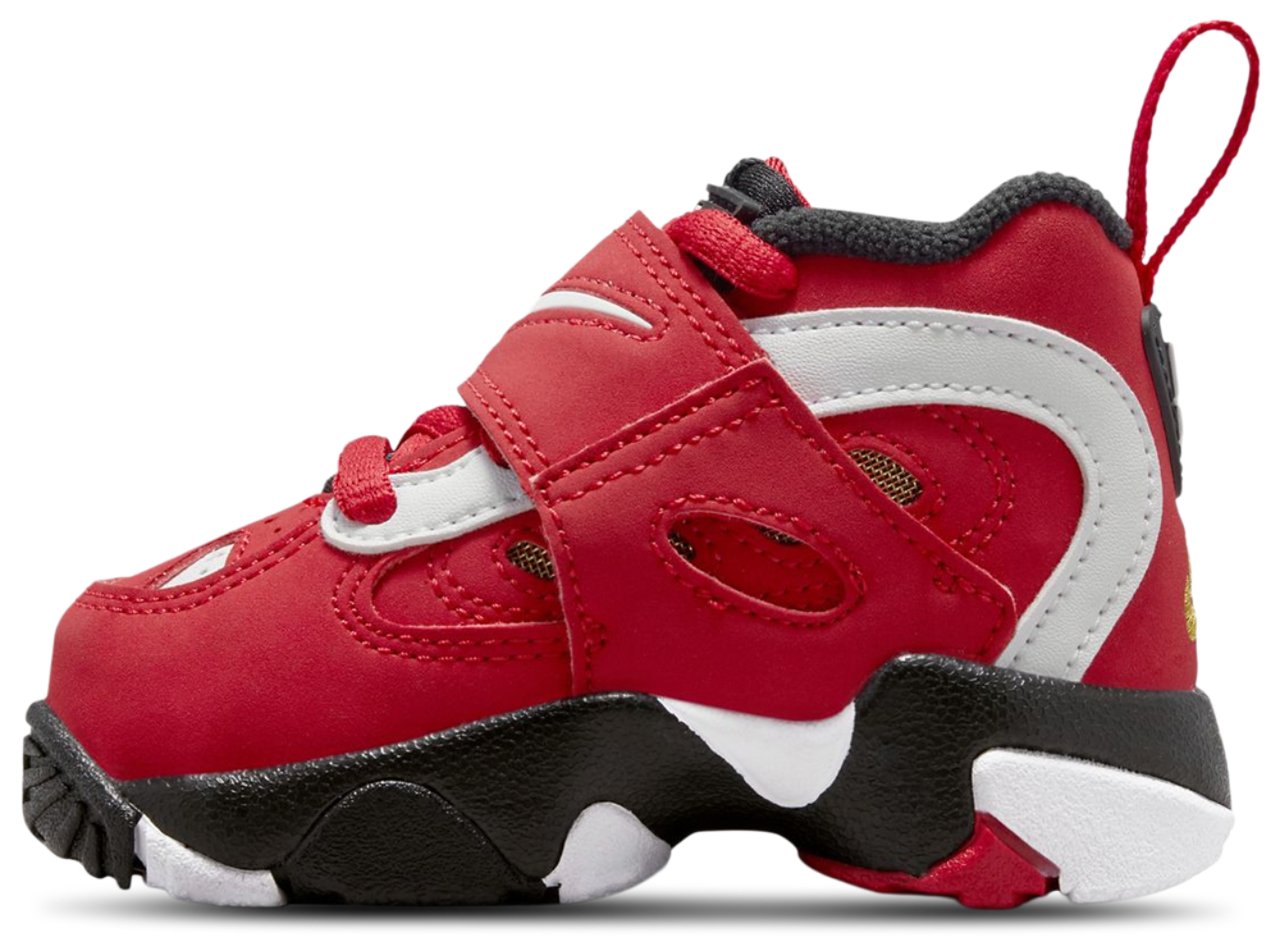 Nike Air Diamond Turf II Image 2 of 5. Tap to open photo gallery.