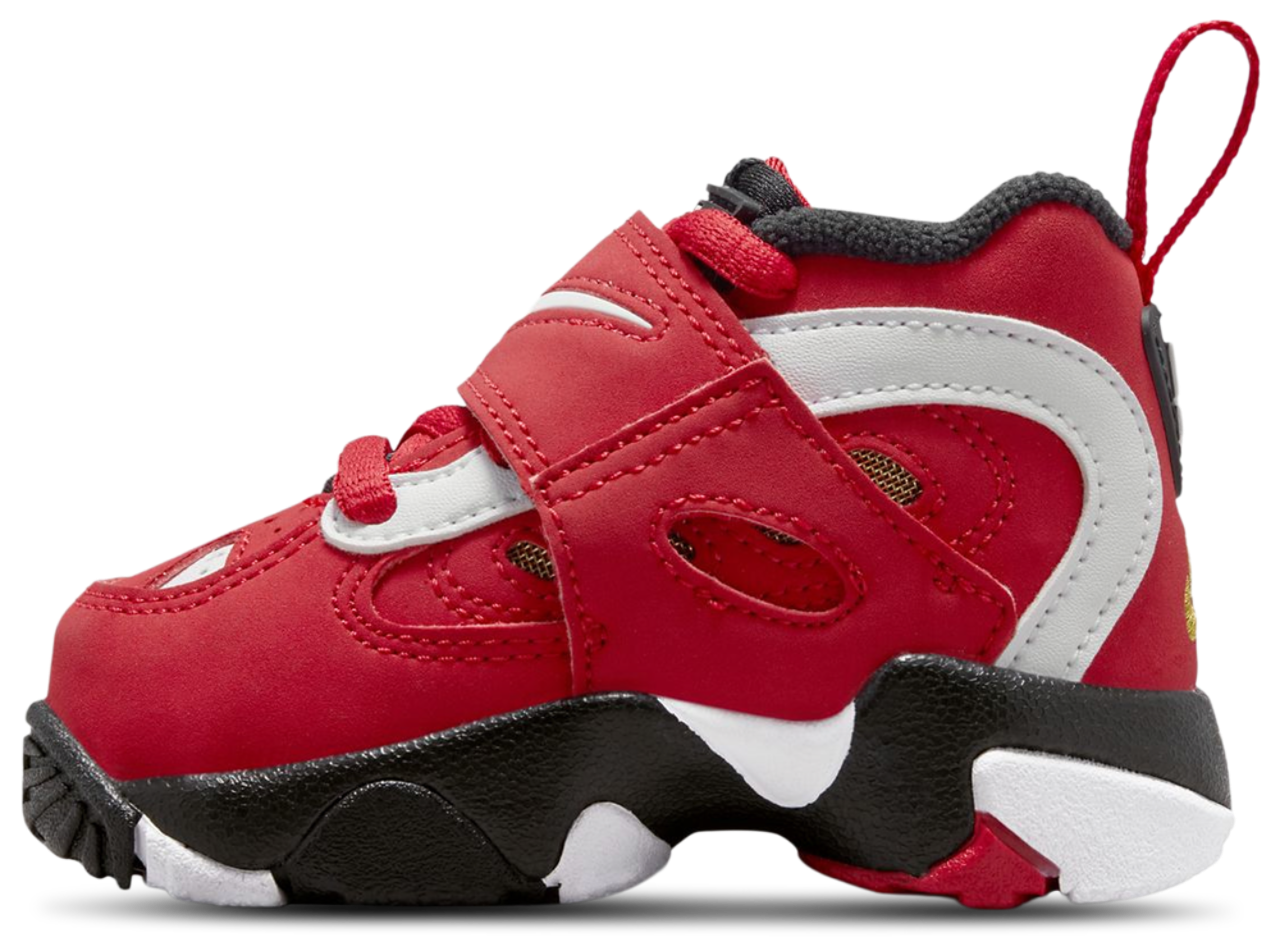 Nike Air Diamond Turf II Image 2 of 5. Tap to open photo gallery.