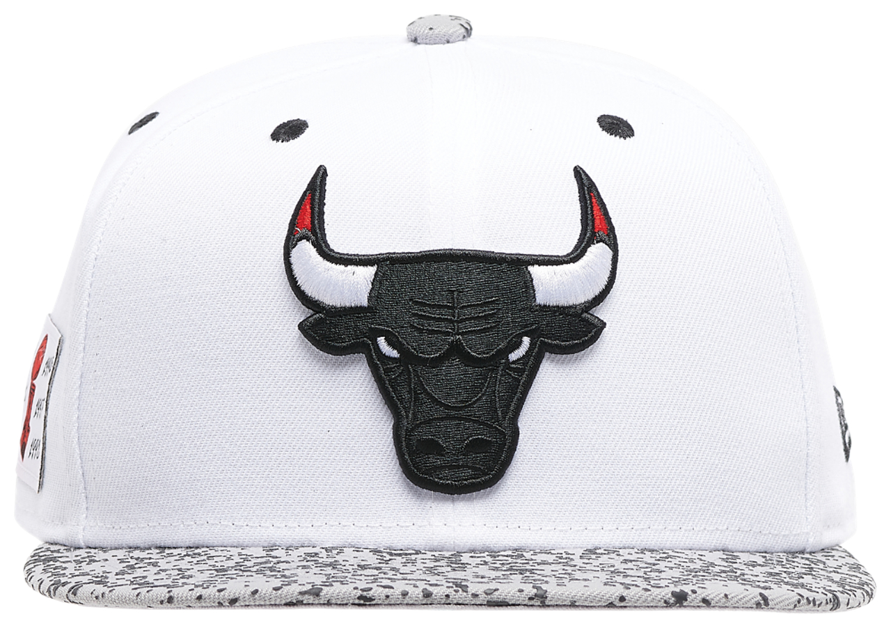 New Era Bulls 9Fifty Icon Snapback Cap Image 2 of 6. Tap to open photo gallery.