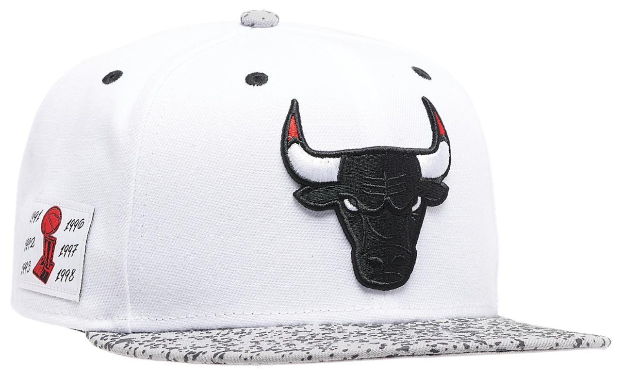 New Era Bulls 9Fifty Icon Snapback Cap Image 3 of 6. Tap to open photo gallery.