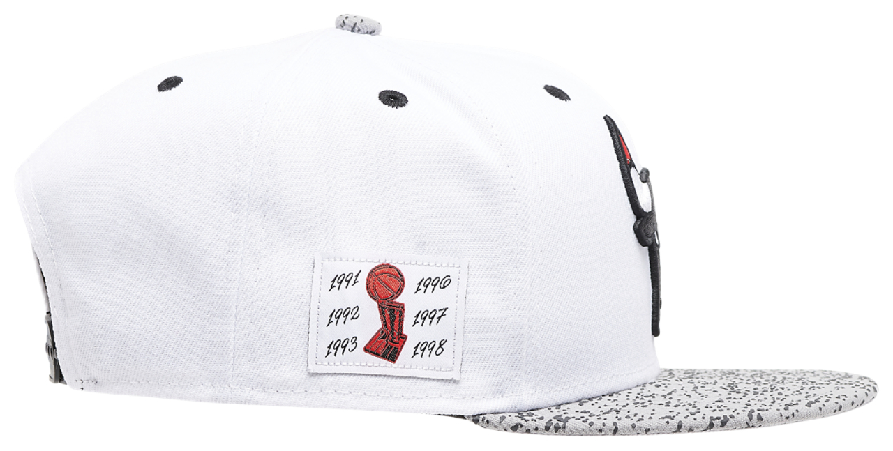 New Era Bulls 9Fifty Icon Snapback Cap Image 4 of 6. Tap to open photo gallery.