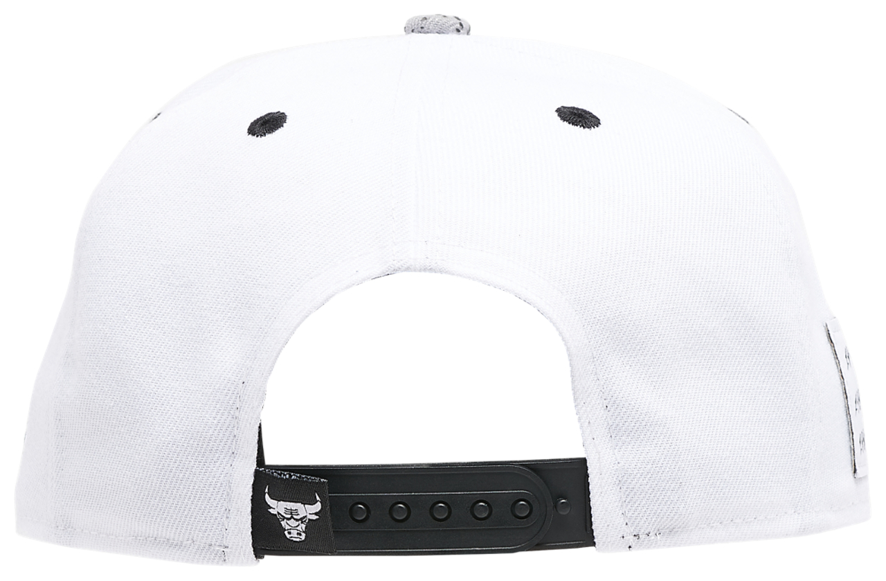 New Era Bulls 9Fifty Icon Snapback Cap Image 6 of 6. Tap to open photo gallery.