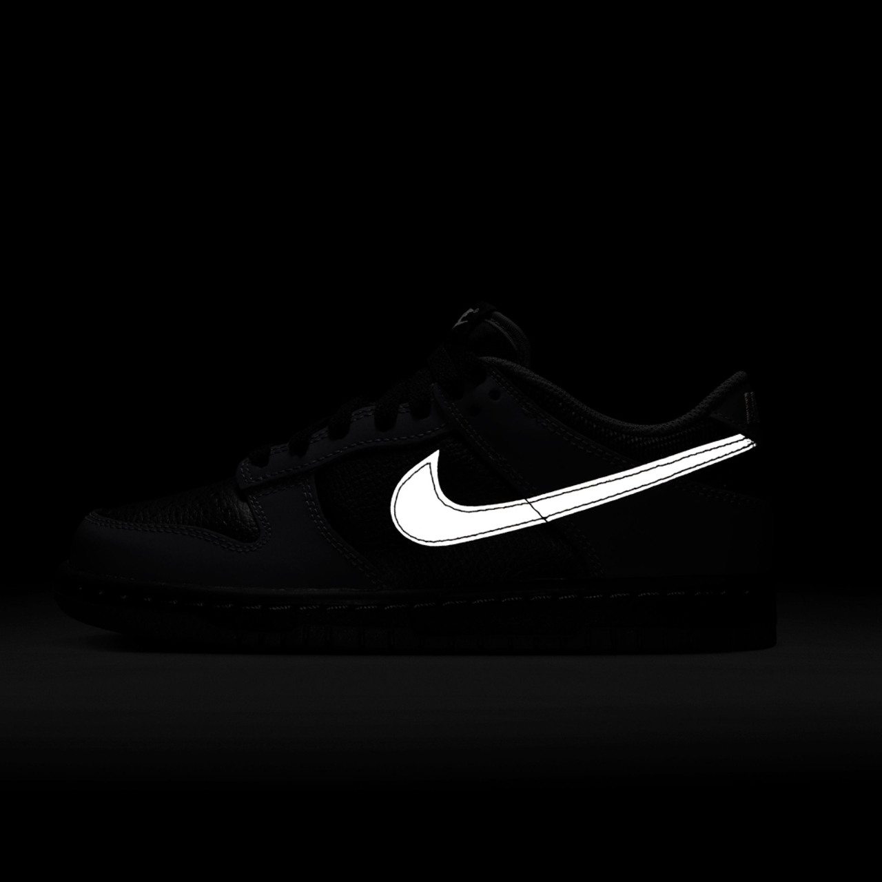 Nike Dunk Low  Image 6 of 6. Tap to open photo gallery.