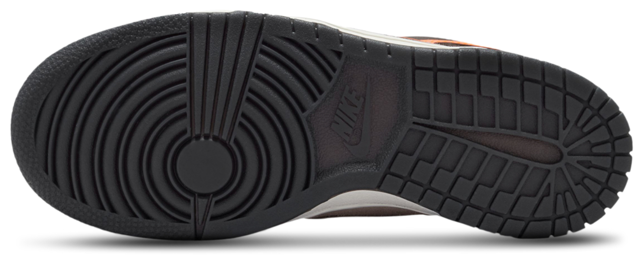 Nike Dunk Low  Image 5 of 5. Tap to open photo gallery.