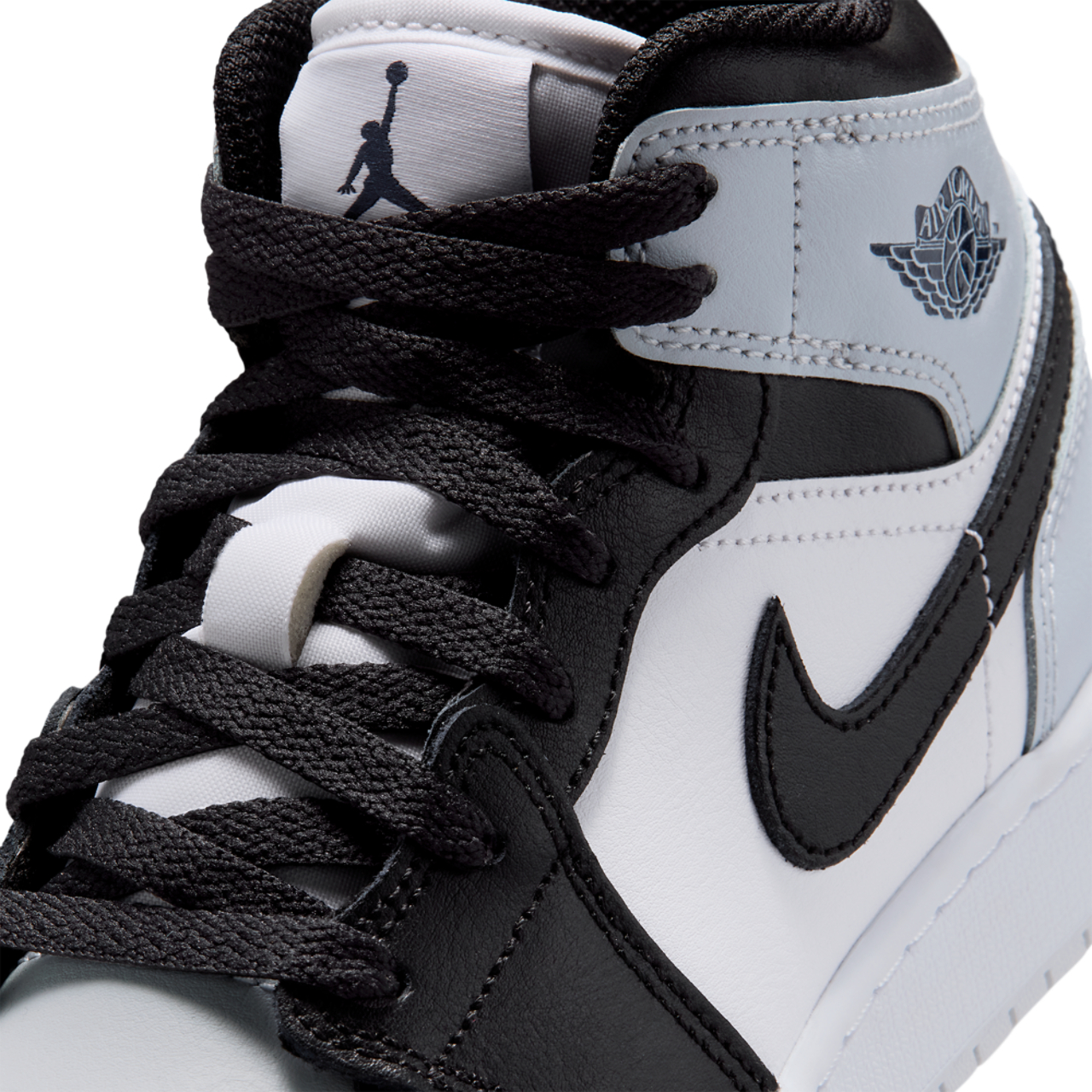Jordan AJ 1 Mid SE  Image 7 of 8. Tap to open photo gallery.
