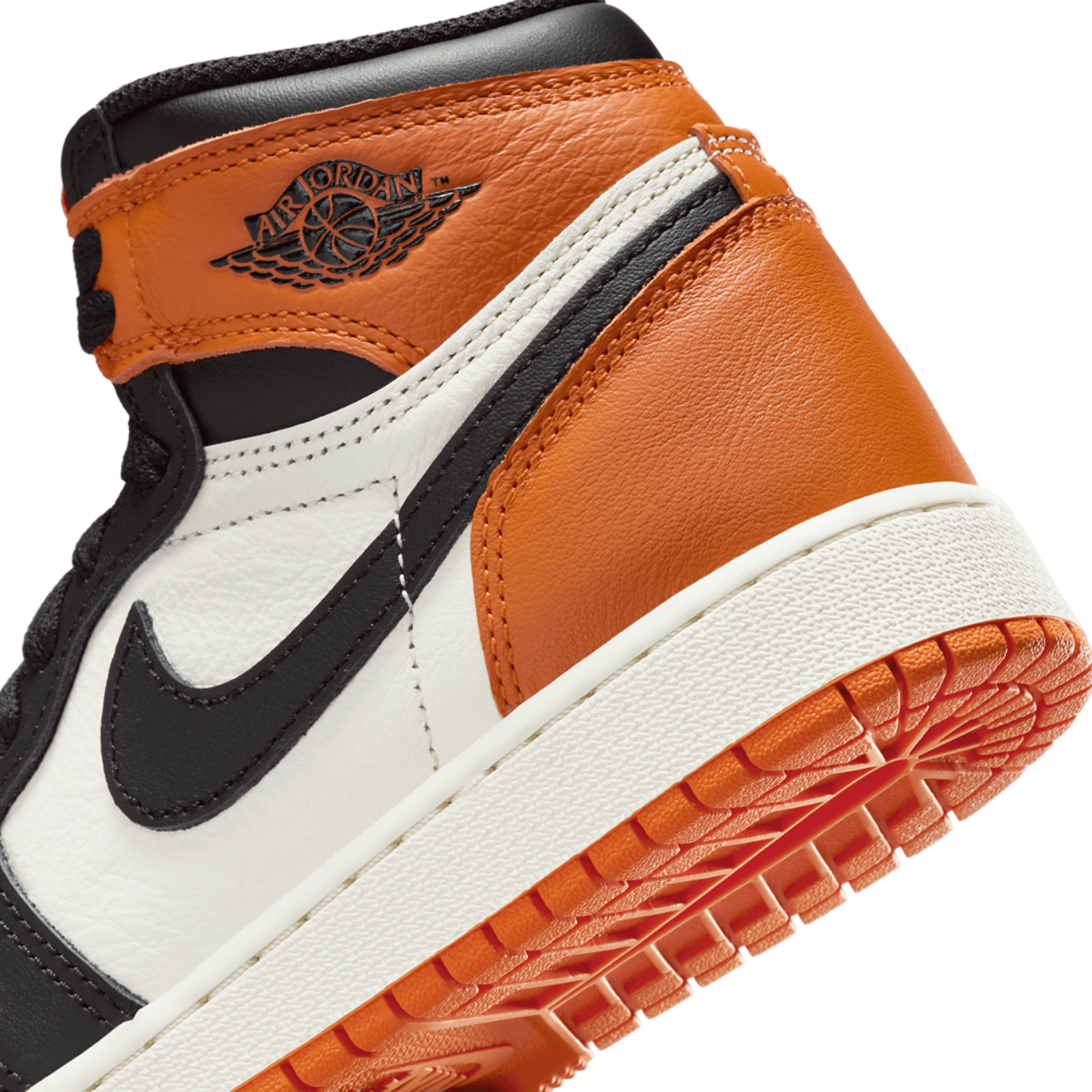 Jordan Retro 1 High OG | Foot Locker Canada