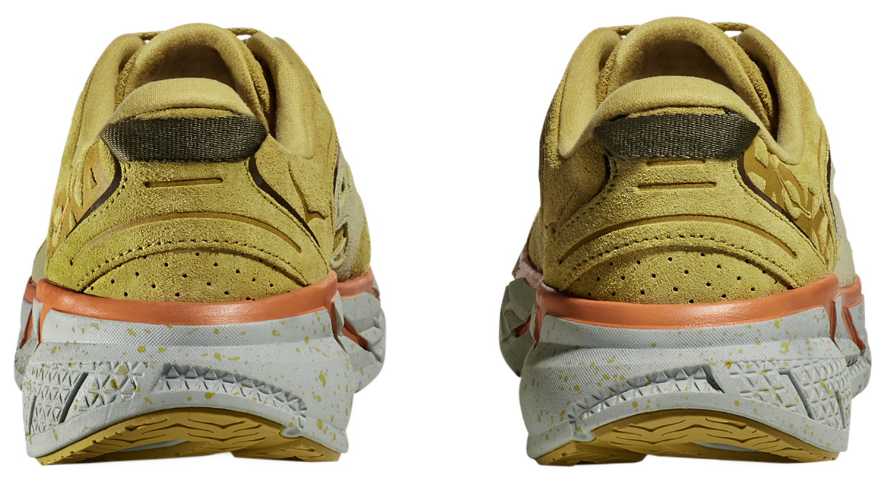 HOKA Clifton L Suede Image 3 de 5. Appuyez pour ouvrir la galerie de photos.