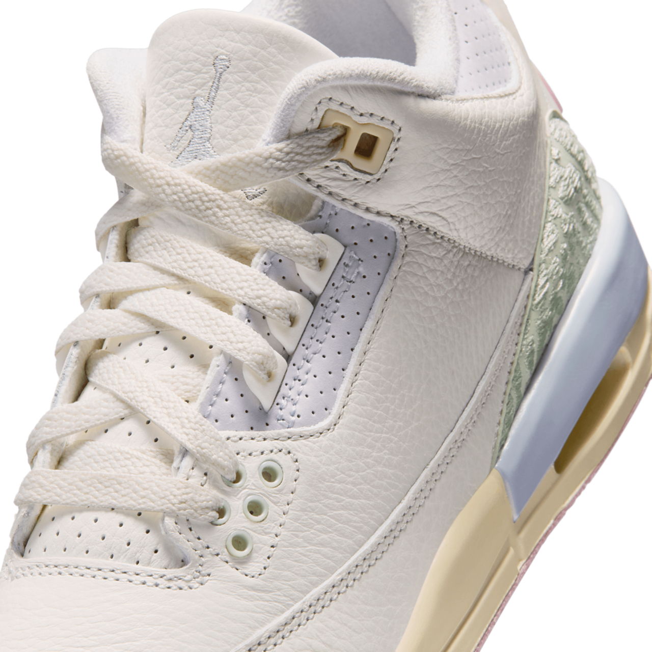 Jordan Retro 3  Image 7 of 8. Tap to open photo gallery.