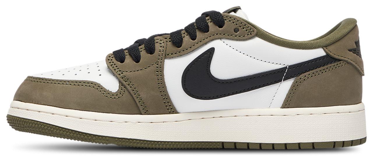 Jordan AJ 1 Retro Low OG  Image 2 of 5. Tap to open photo gallery.