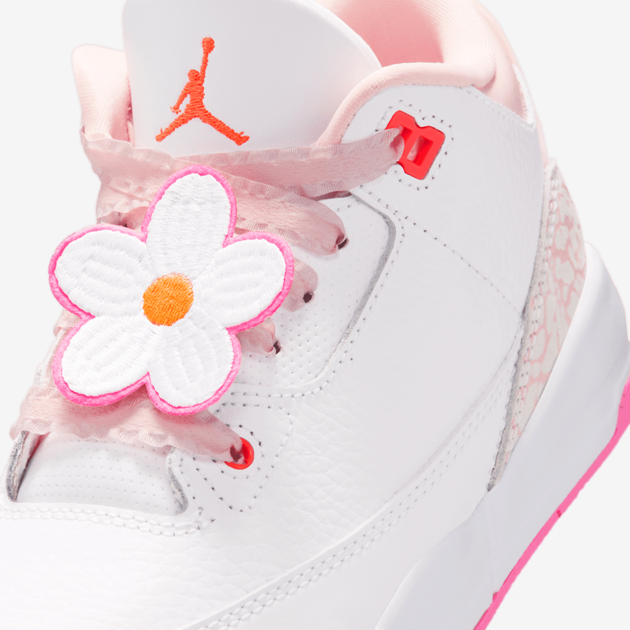 Jordan Retro 3 Fem Image 7 of 9. Tap to open photo gallery.