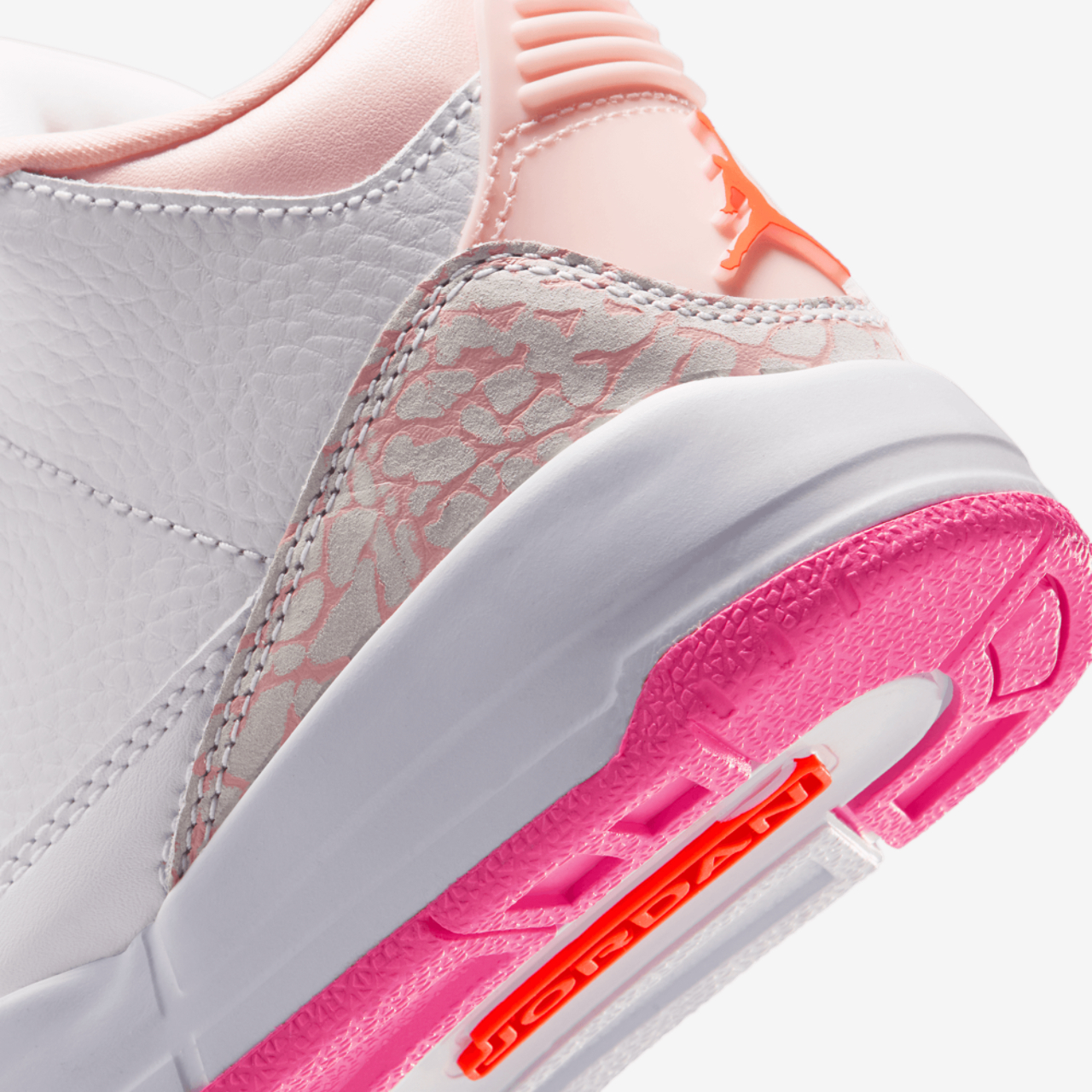 Jordan Retro 3 Fem Image 8 of 9. Tap to open photo gallery.