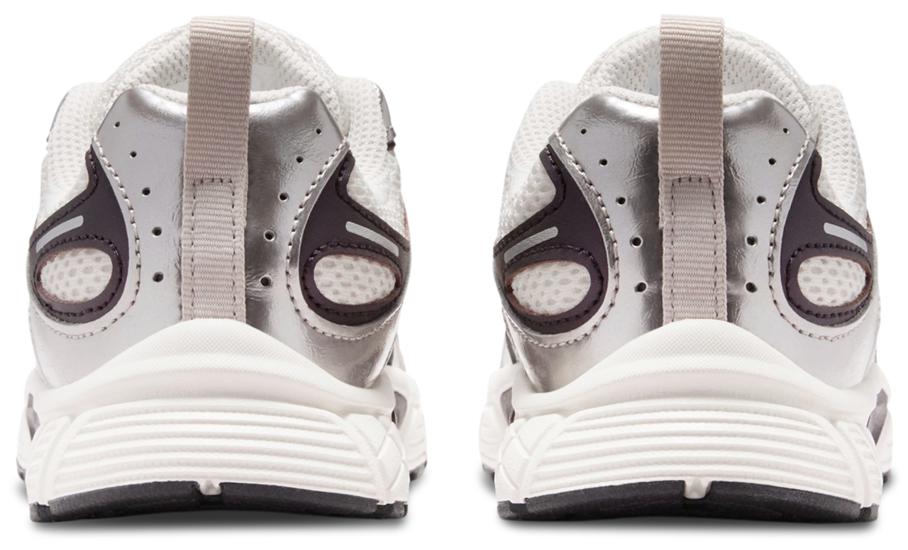 Nike V5 RNR  Image 3 of 5. Tap to open photo gallery.