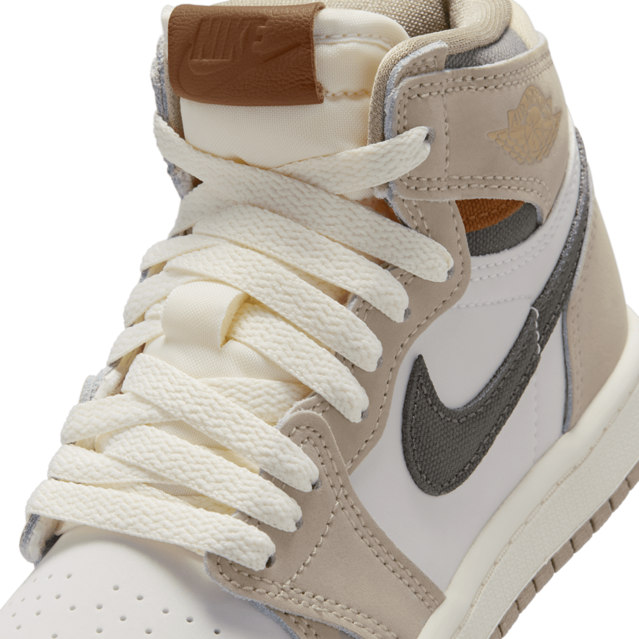 Jordan Retro 1 High OG Image 7 of 9. Tap to open photo gallery.