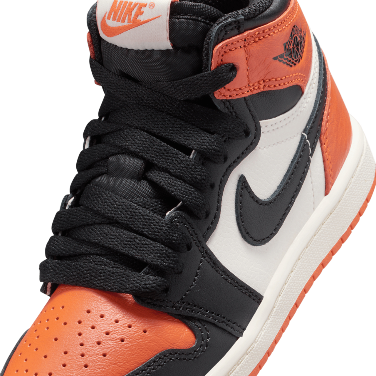 Jordan Retro 1 High OG  Image 7 of 9. Tap to open photo gallery.