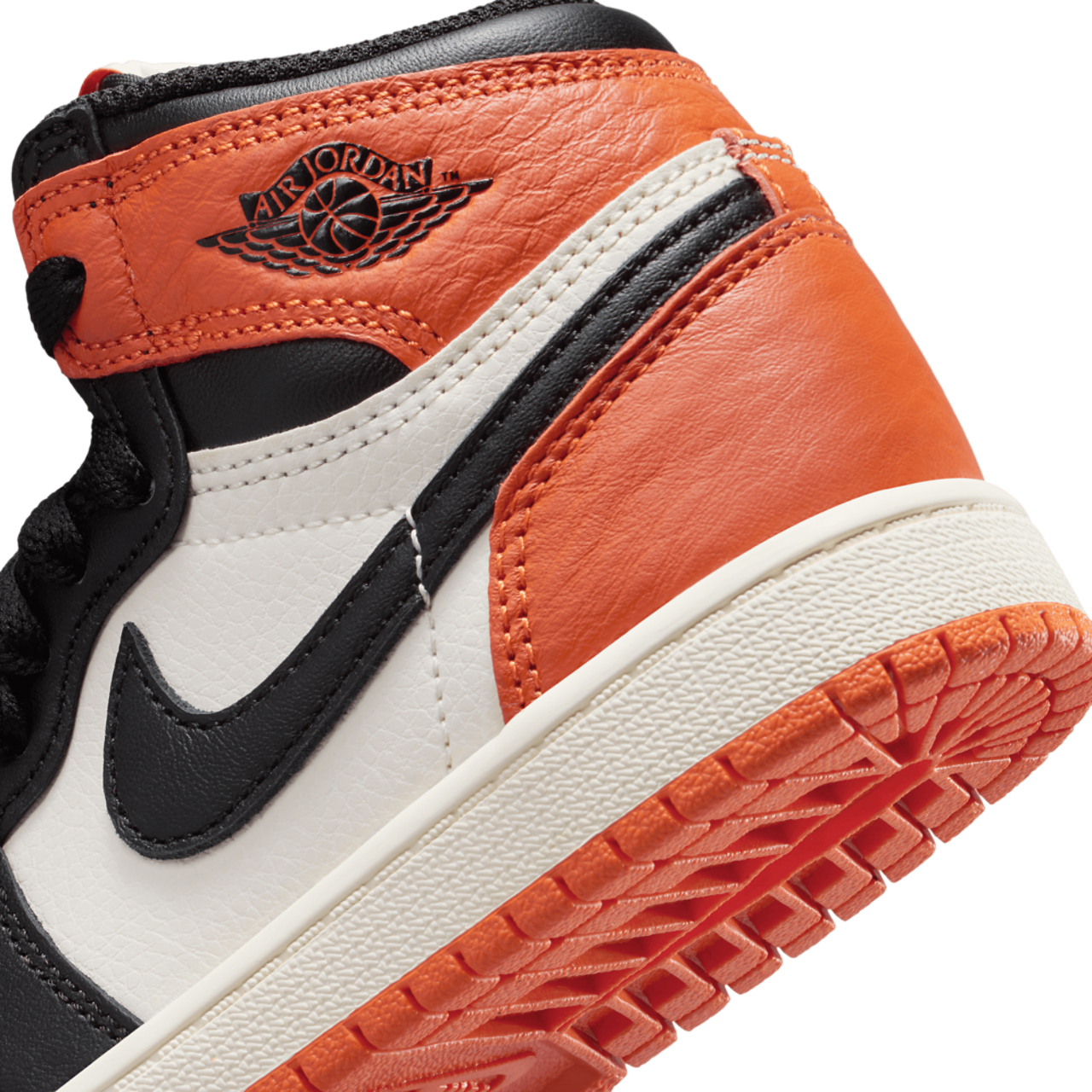 Jordan Retro 1 High OG  Image 8 of 9. Tap to open photo gallery.