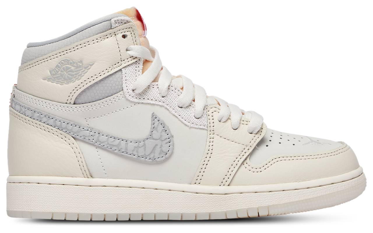 Jordan Air Jordan Retro 1 Hi  Image 1 of 5. Tap to open photo gallery.