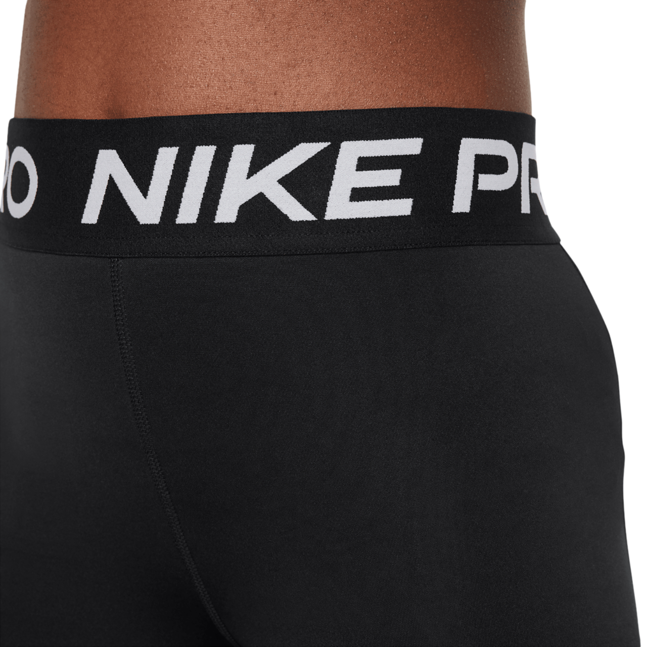 Nike Short pro de 7,6 cm (3 po) Image 3 de 12. Appuyez pour ouvrir la galerie de photos.