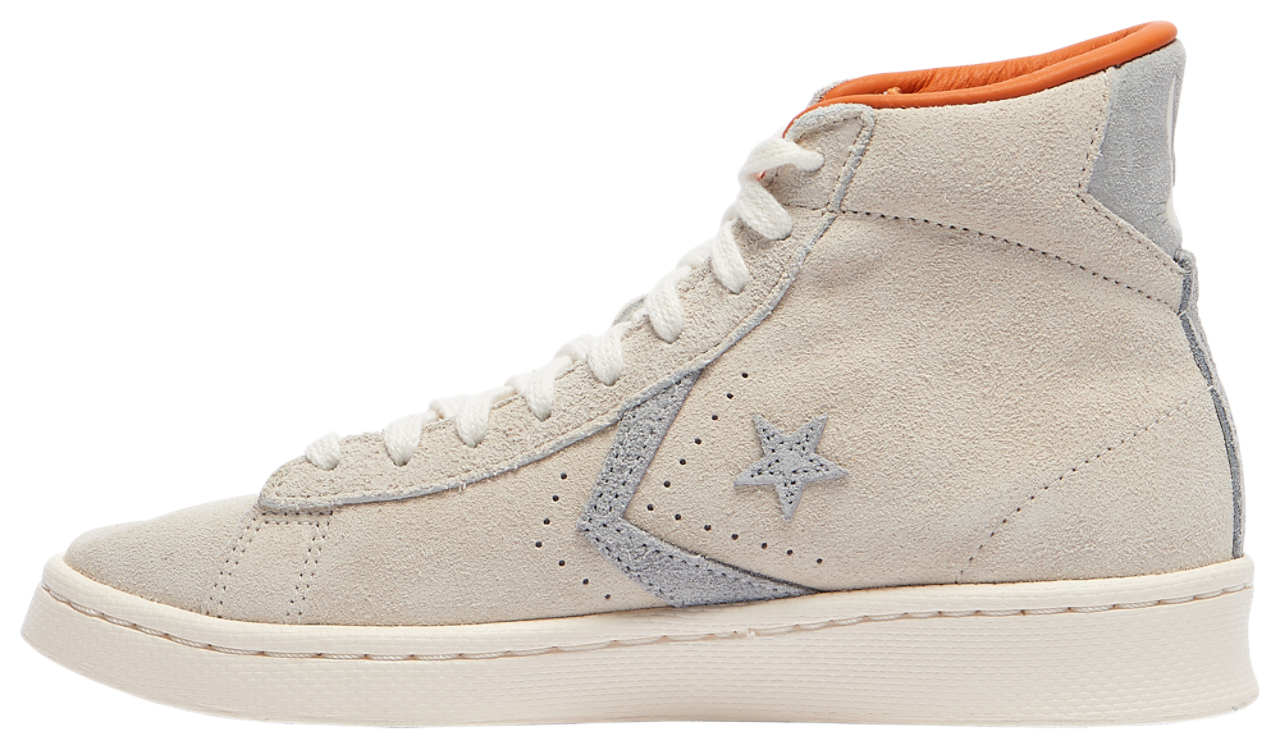 Converse x Bugs Bunny Pro Leather Image 2 of 6. Tap to open photo gallery.