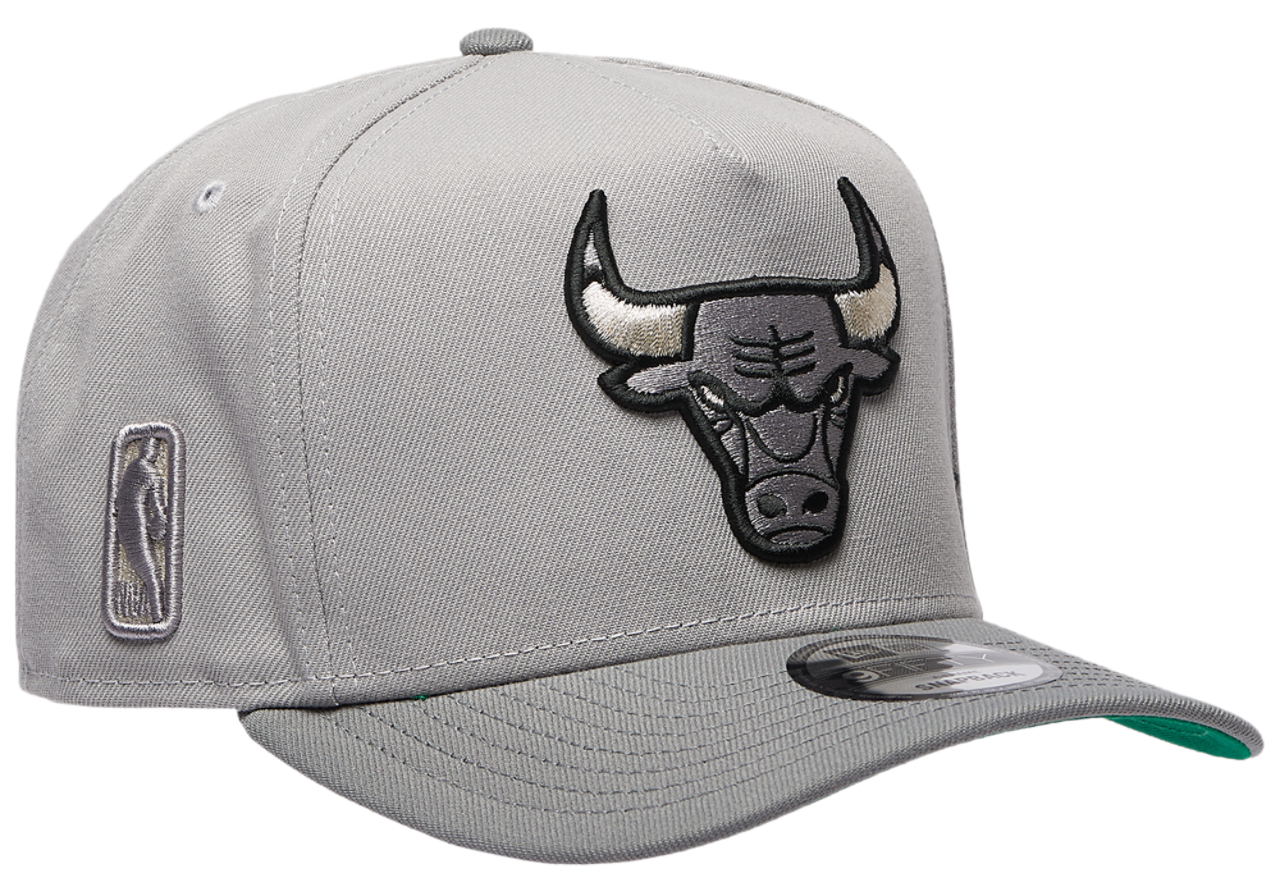 New Era Bulls 950AF Wolf Retro Cap Image 3 of 5. Tap to open photo gallery.