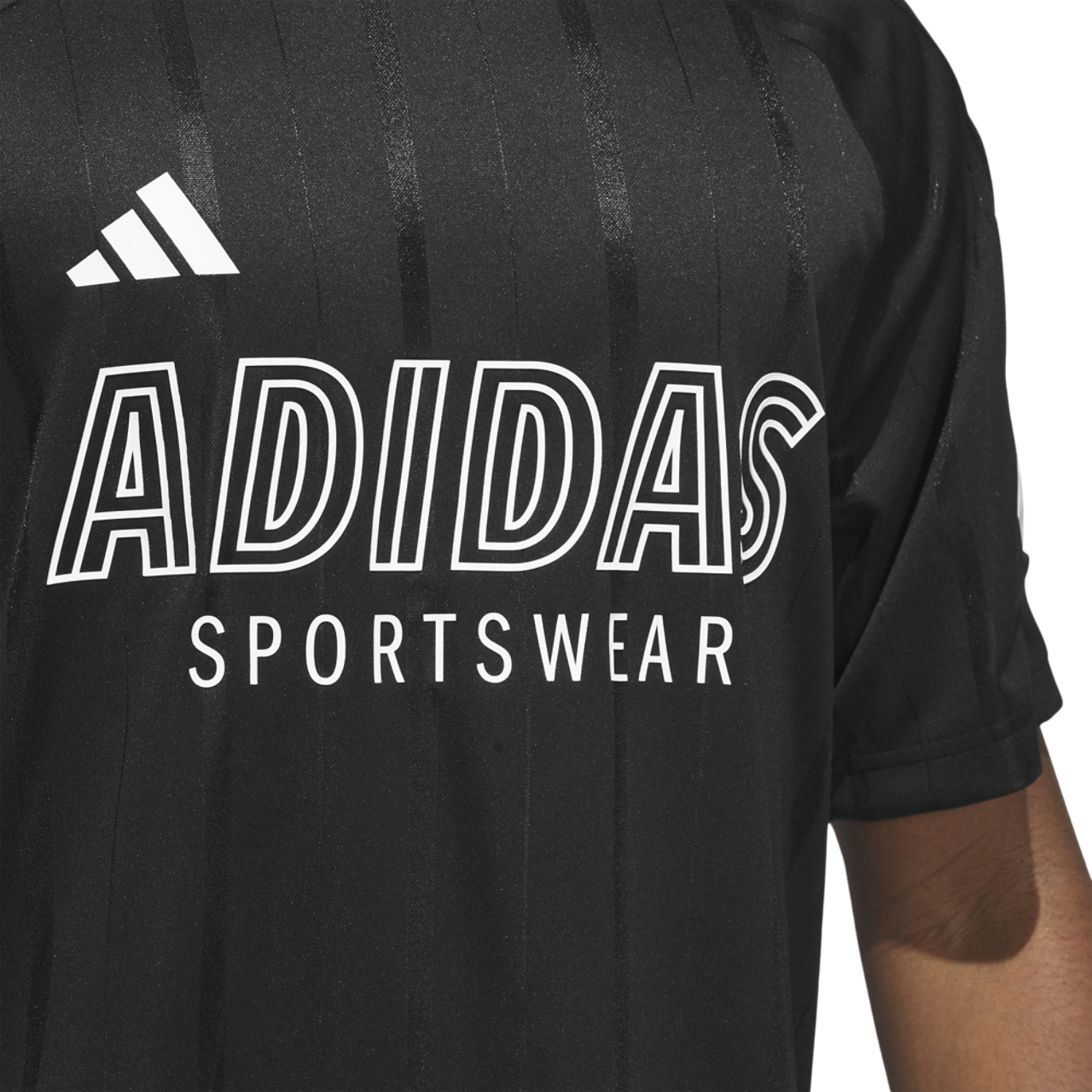 adidas T-shirt Tiro Image 4 de 6. Appuyez pour ouvrir la galerie de photos.