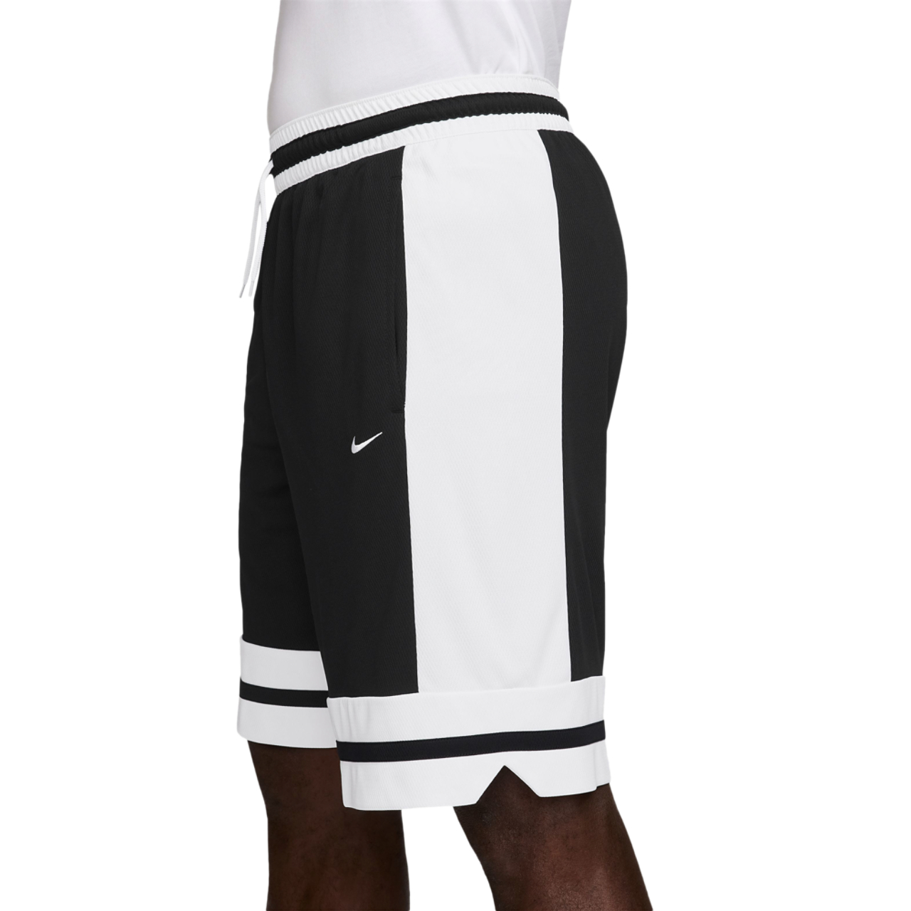 Nike Short de 25 cm (10 po) Classic GN Dri-FIT Image 3 de 4. Appuyez pour ouvrir la galerie de photos.