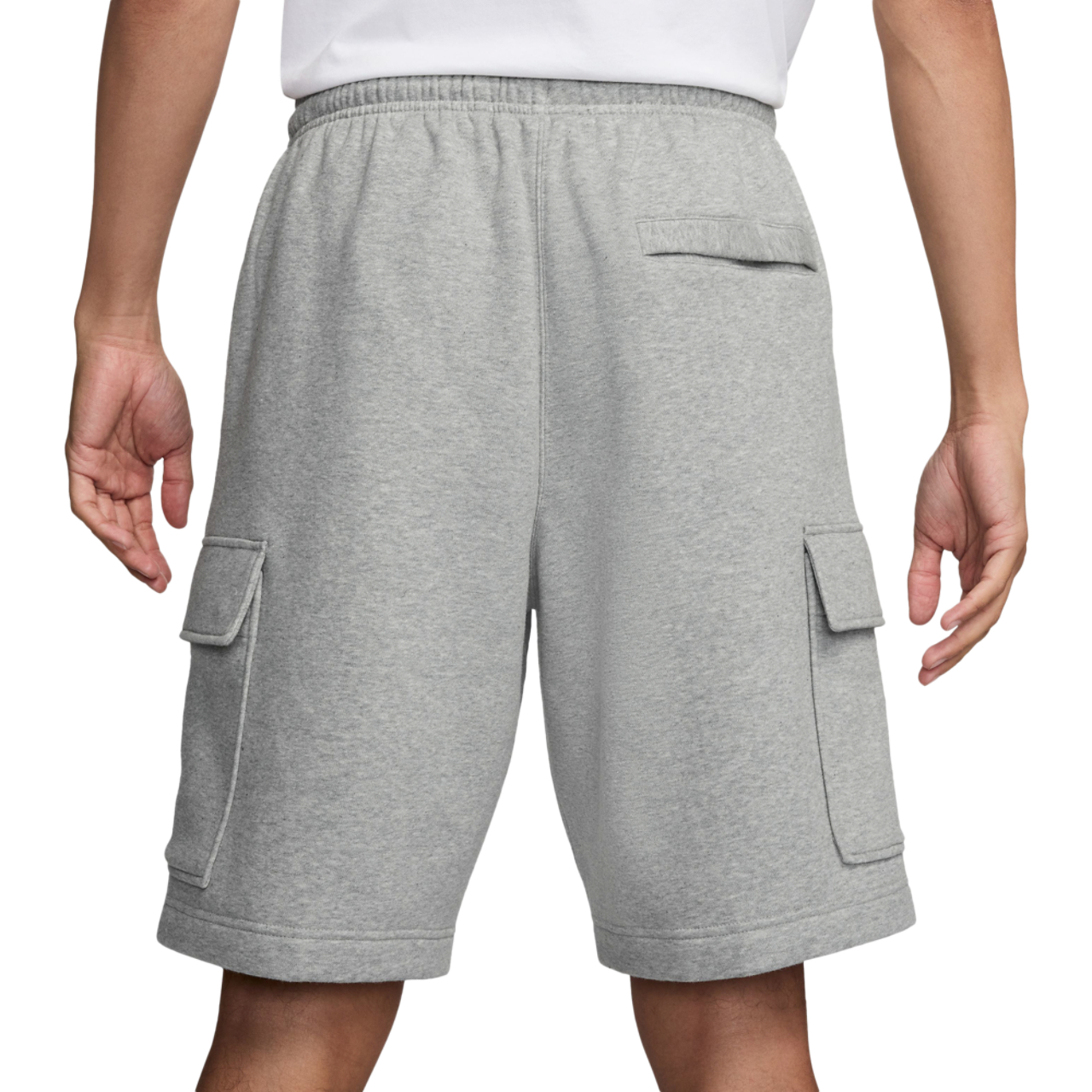 Nike Short cargo de basketball de club Image 2 de 4. Appuyez pour ouvrir la galerie de photos.