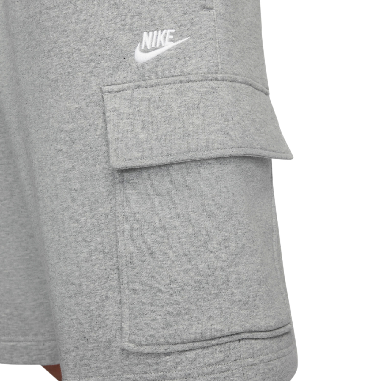 Nike Short cargo de basketball de club Image 4 de 4. Appuyez pour ouvrir la galerie de photos.