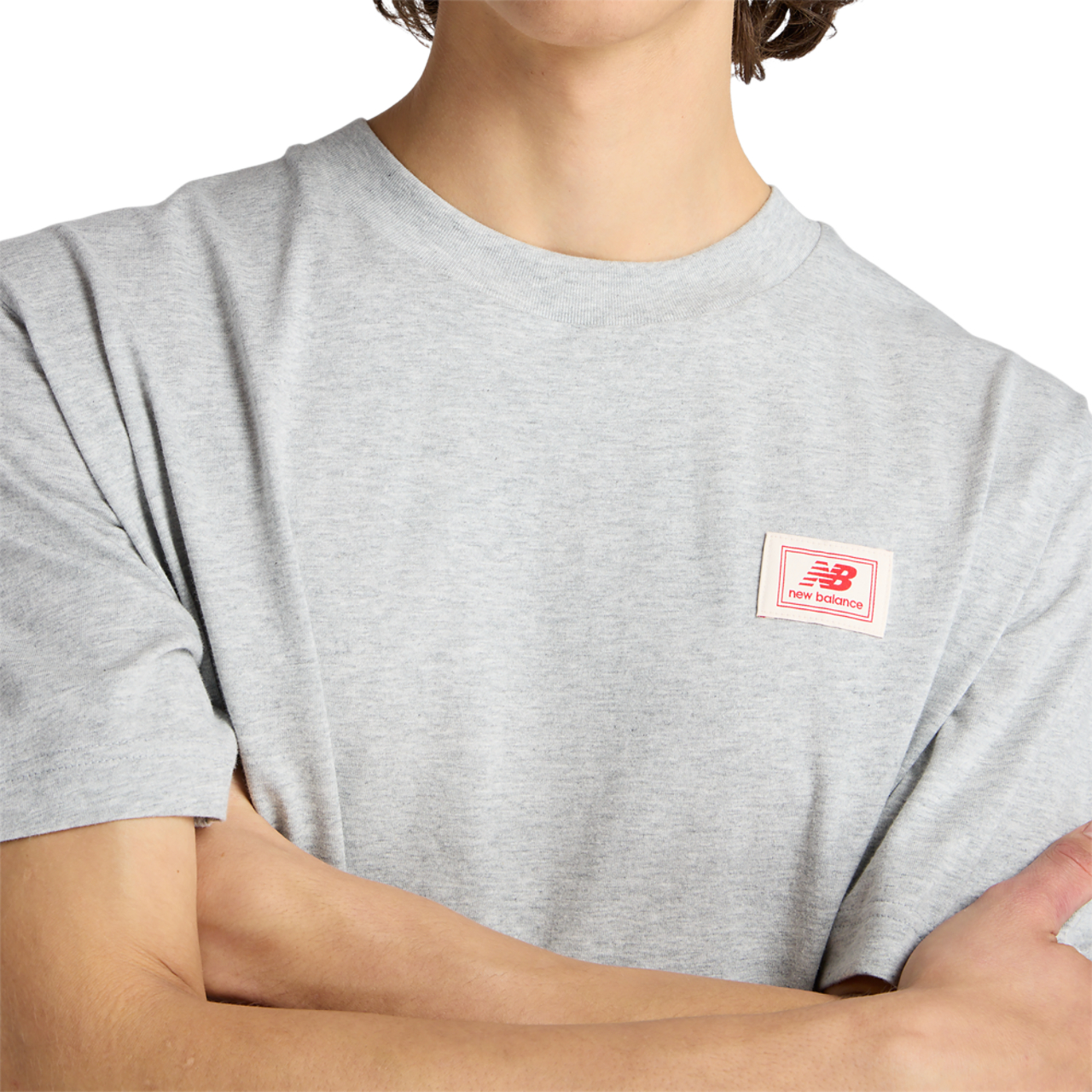 New Balance T-shirt tissé avec étiquette Image 4 de 7. Appuyez pour ouvrir la galerie de photos.