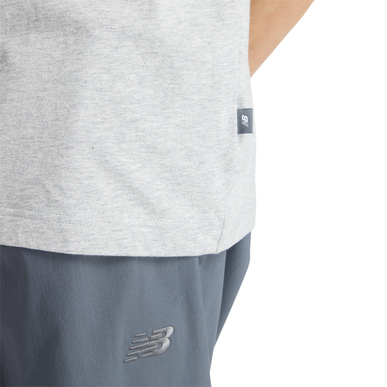 New Balance T-shirt tissé avec étiquette Image 5 de 7. Appuyez pour ouvrir la galerie de photos.