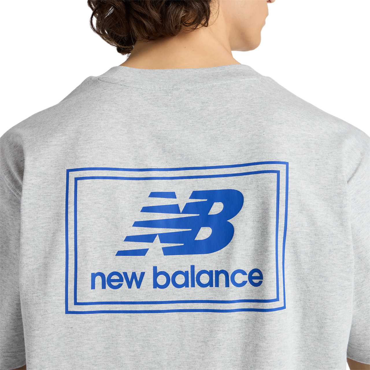 New Balance T-shirt tissé avec étiquette Image 6 de 7. Appuyez pour ouvrir la galerie de photos.