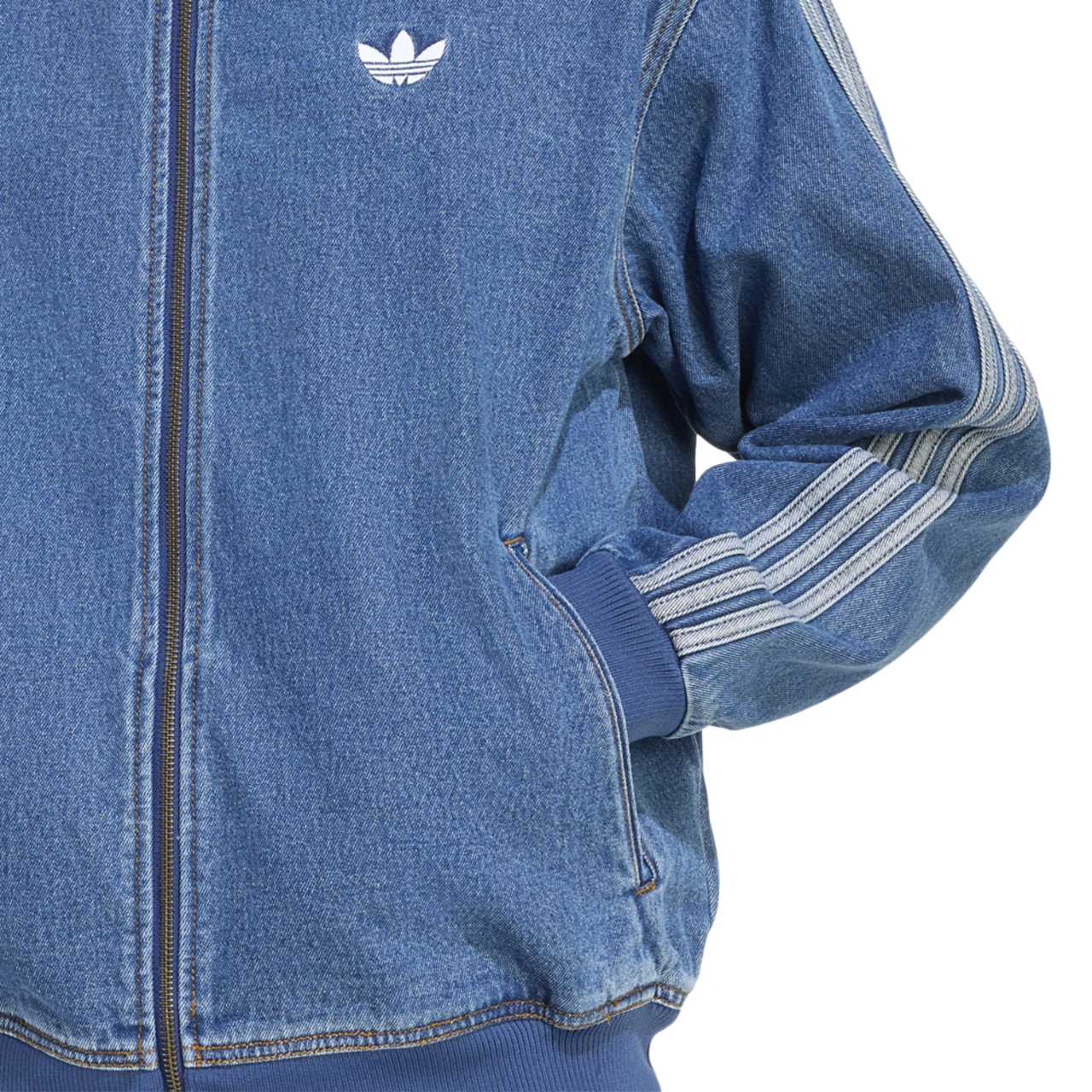 adidas Blouson d’athlétisme Firebird en denim Adicolor Image 4 de 5. Appuyez pour ouvrir la galerie de photos.