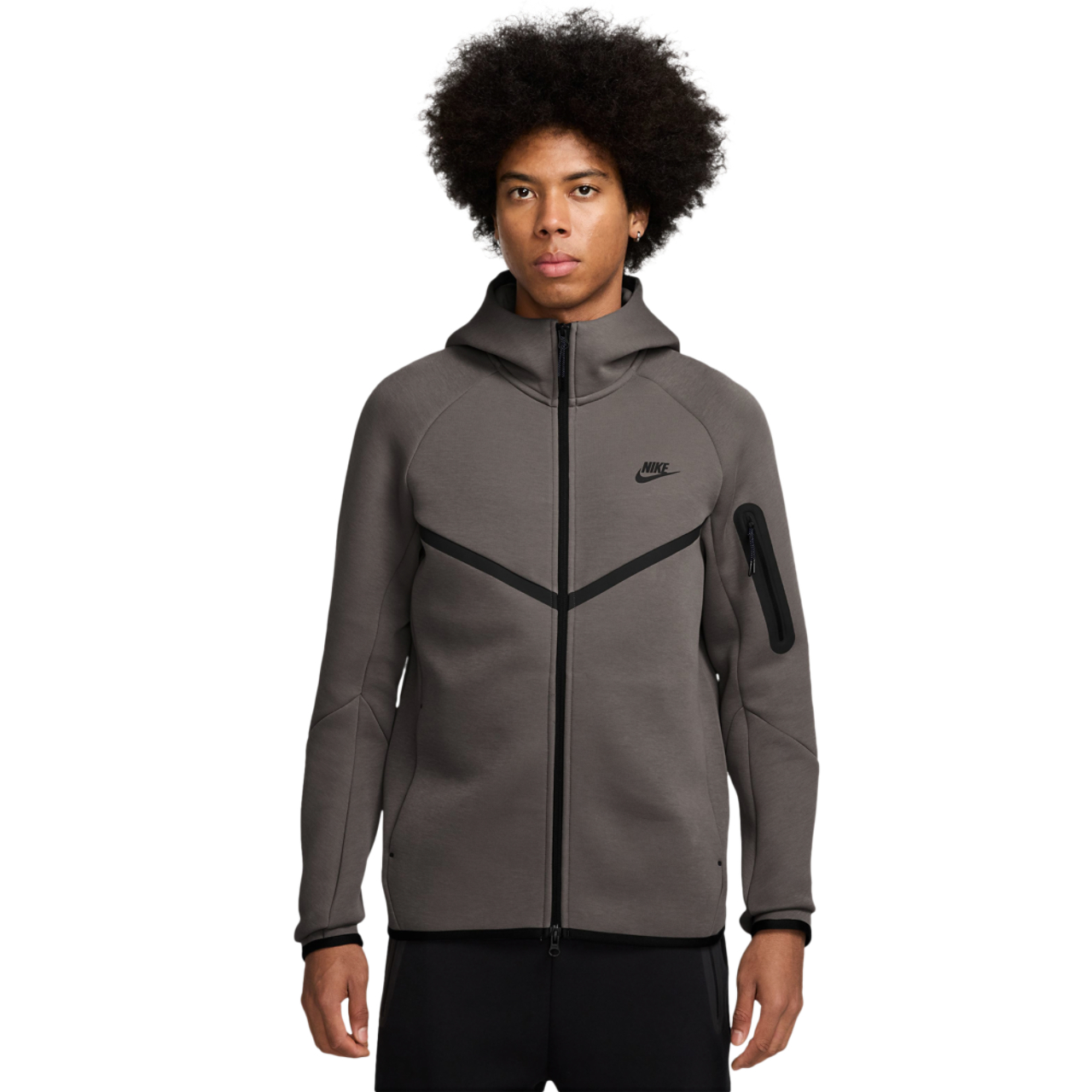 Nike Chandail à capuchon Windrunner à glissière pleine longueur en molleton Tech Image 1 de 3. Appuyez pour ouvrir la galerie de photos.
