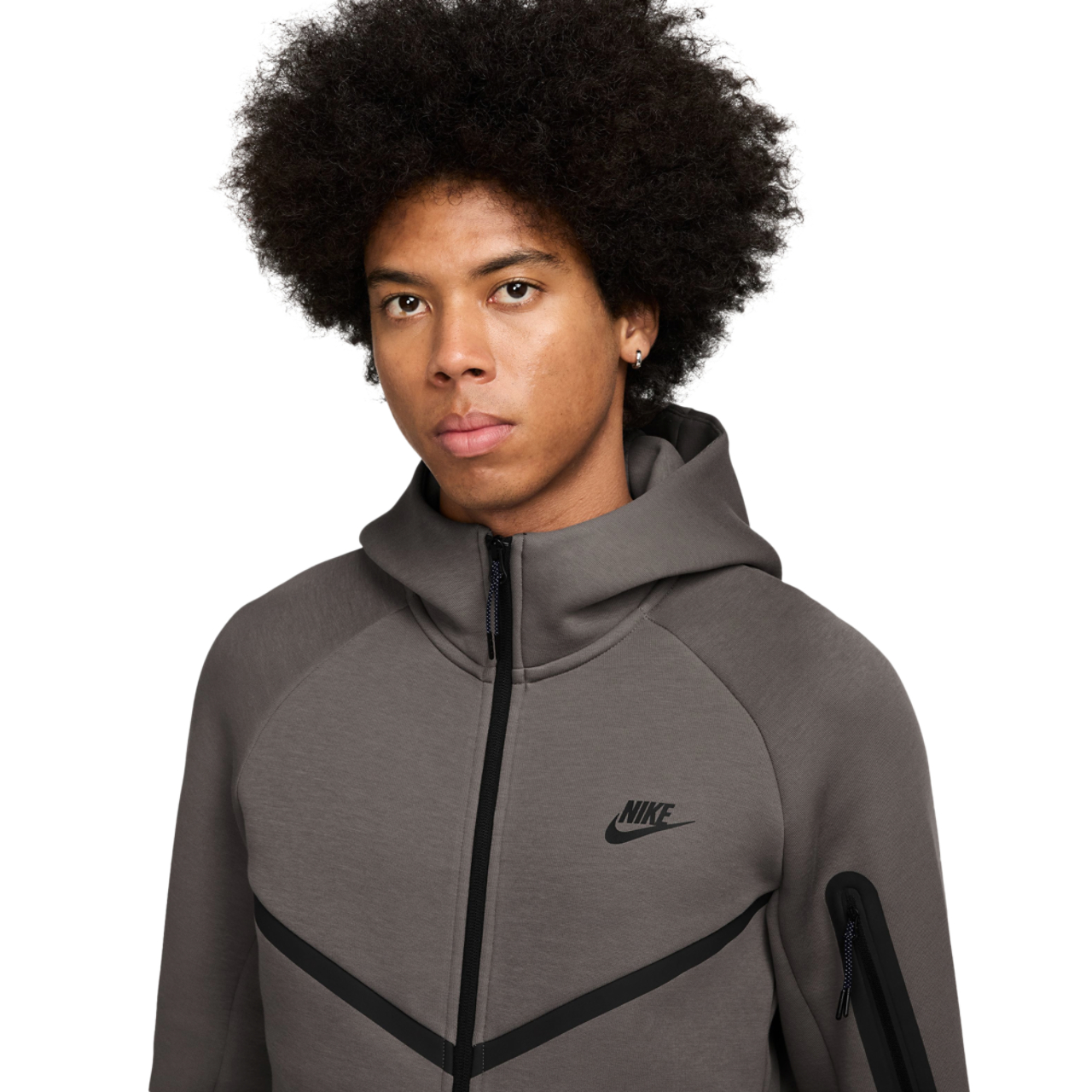 Nike Chandail à capuchon Windrunner à glissière pleine longueur en molleton Tech Image 3 de 3. Appuyez pour ouvrir la galerie de photos.