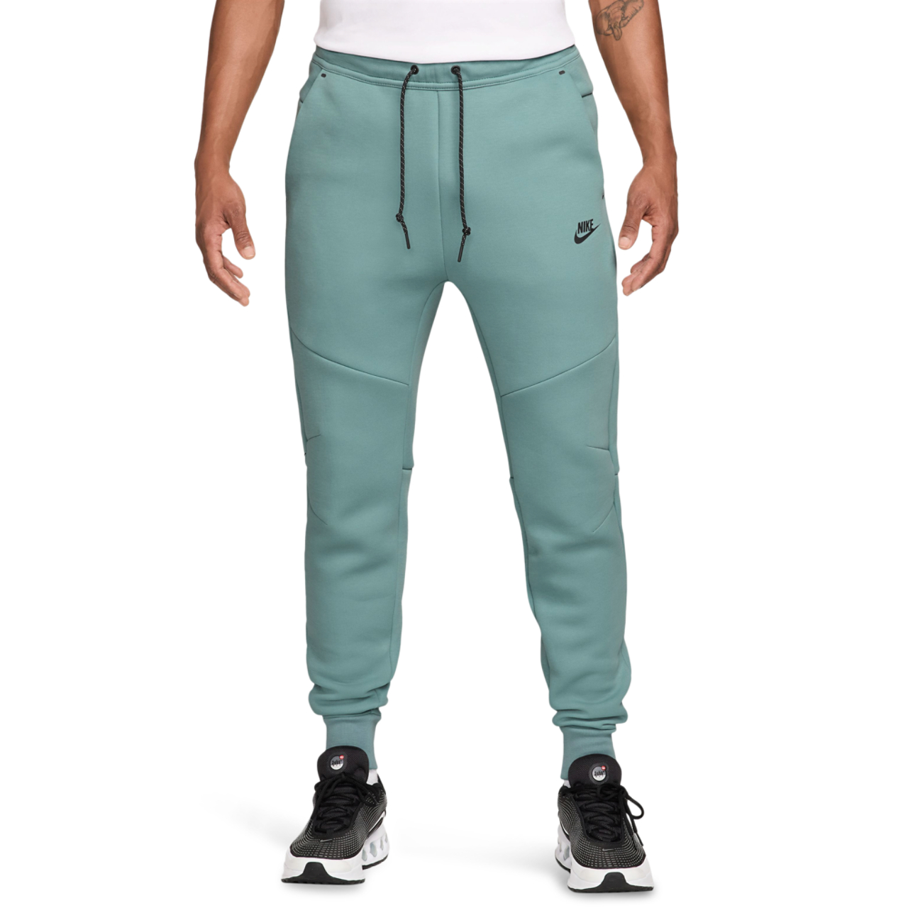 Nike Pantalon d’entraînement en molleton Tech Image 1 de 3. Appuyez pour ouvrir la galerie de photos.