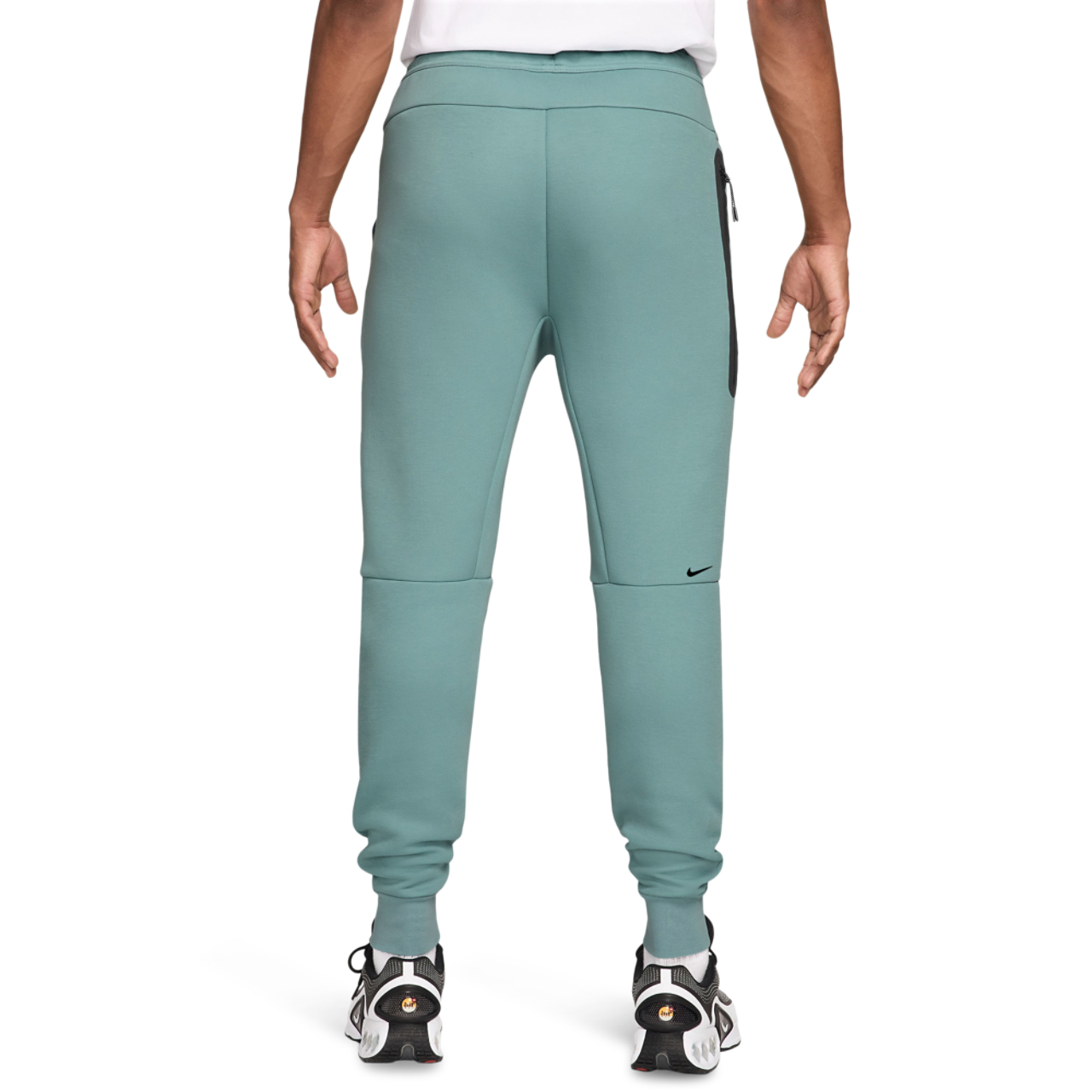 Nike Pantalon d’entraînement en molleton Tech Image 2 de 3. Appuyez pour ouvrir la galerie de photos.