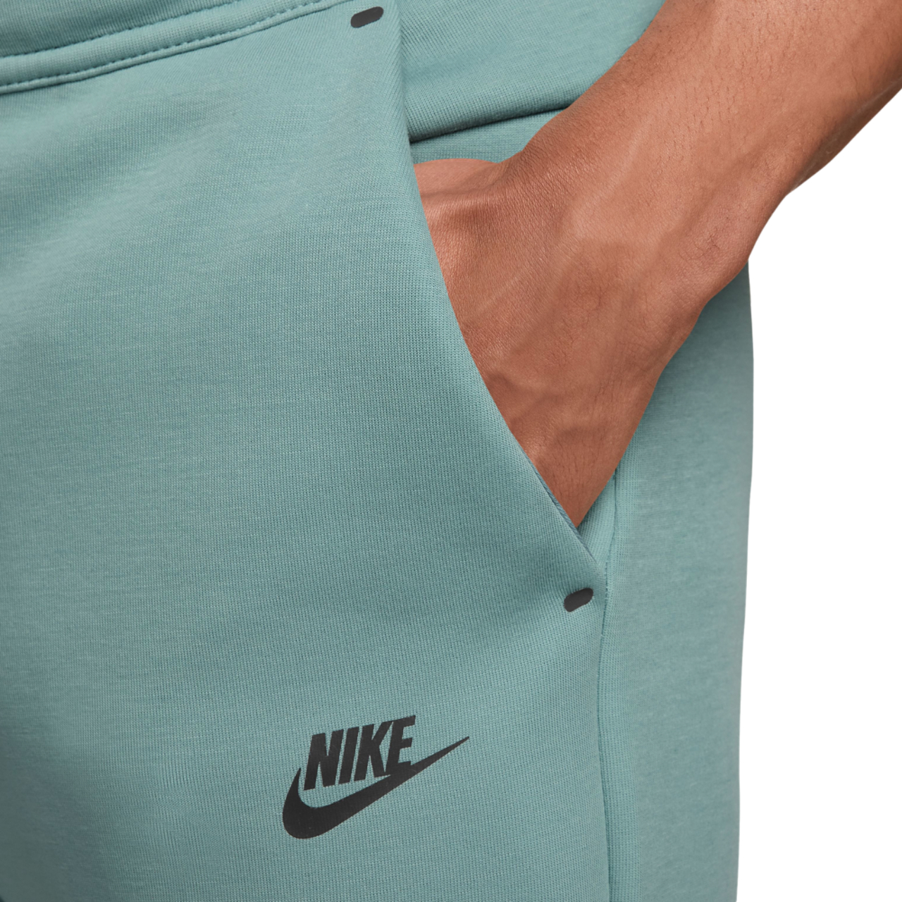 Nike Pantalon d’entraînement en molleton Tech Image 3 de 3. Appuyez pour ouvrir la galerie de photos.
