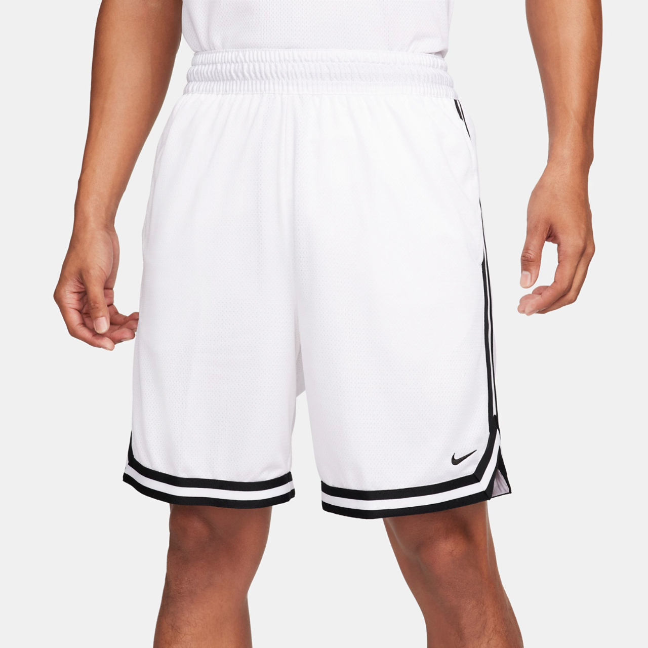 Nike Short Dri-Fit DNA de 20 cm (8 po) Image 1 de 3. Appuyez pour ouvrir la galerie de photos.