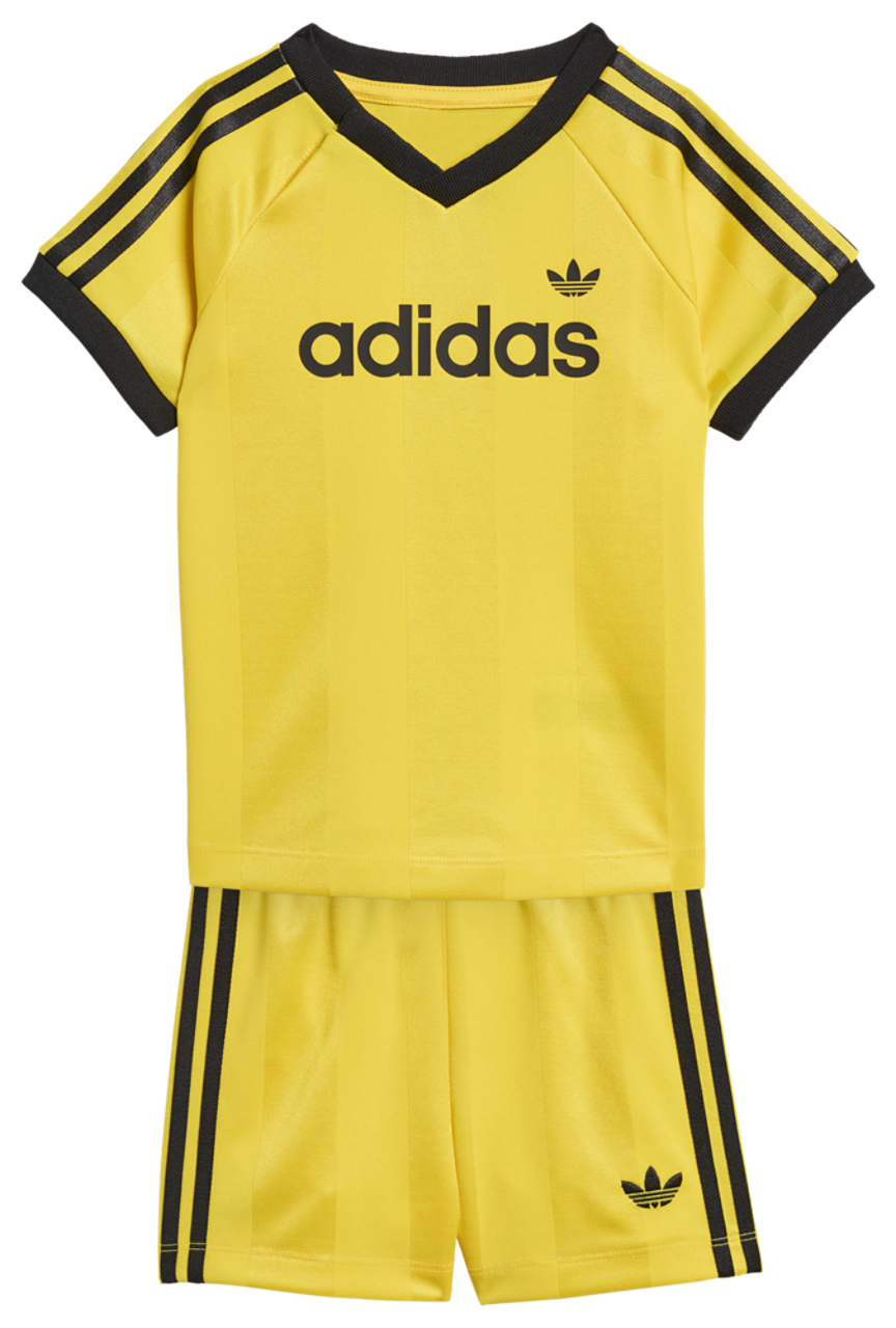 adidas Ensemble avec short et t-shirt en polyester Image 1 de 7. Appuyez pour ouvrir la galerie de photos.