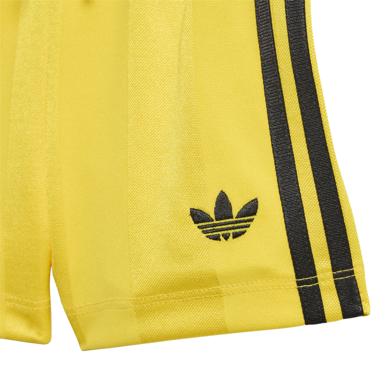 adidas Ensemble avec short et t-shirt en polyester Image 7 de 7. Appuyez pour ouvrir la galerie de photos.