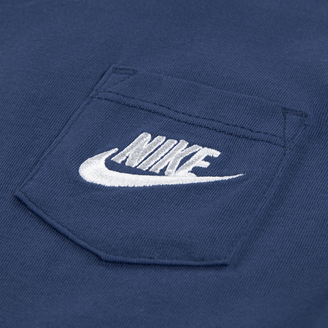 Nike Ensemble avec t-shirt à poche NSW et short FT Image 4 de 5. Appuyez pour ouvrir la galerie de photos.