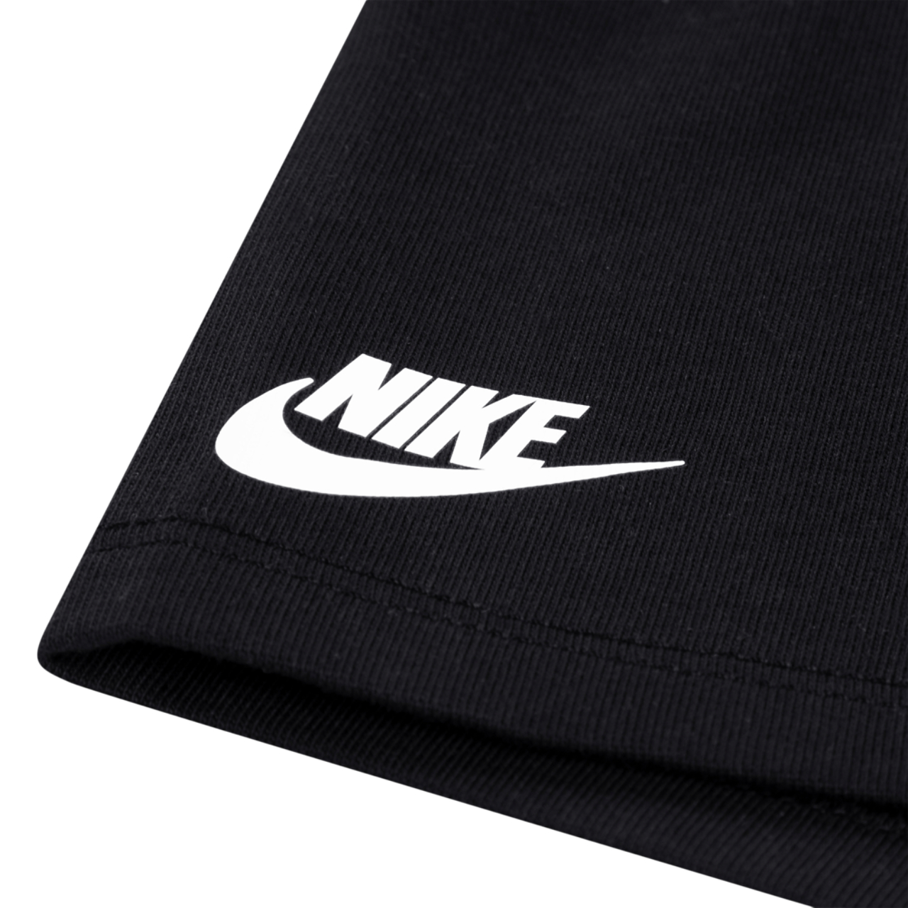 Nike Ensemble avec jersey décontracté et short NSW ITZ Image 4 de 4. Appuyez pour ouvrir la galerie de photos.