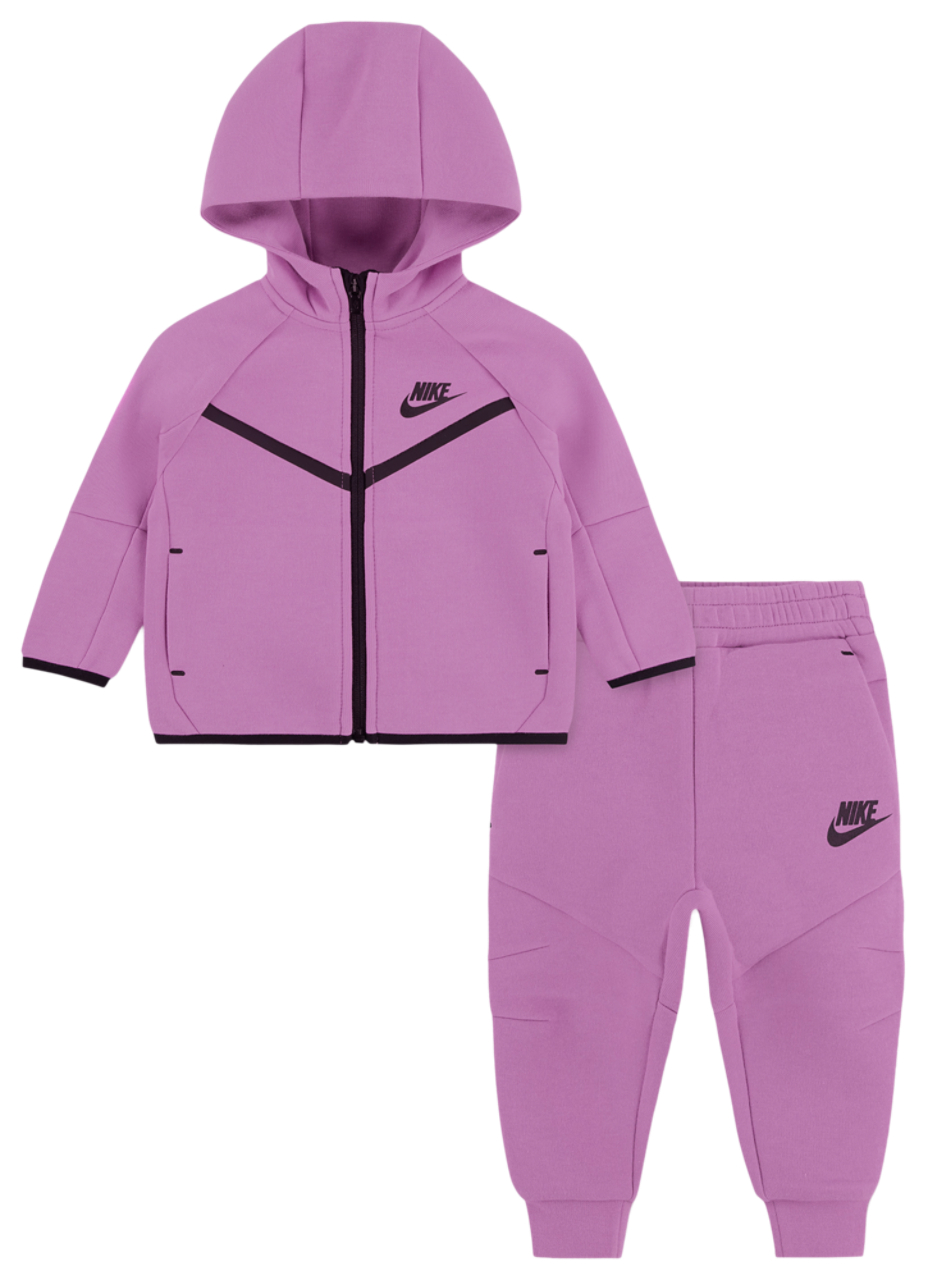 Nike Ensemble avec haut à glissière pleine longueur en molleton Tech Image 1 de 3. Appuyez pour ouvrir la galerie de photos.