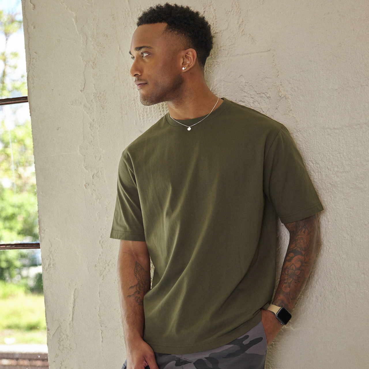 Essential cargo pants in olive green