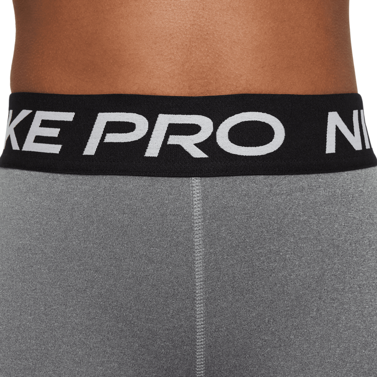 Nike Short pro de 7,6 cm (3 po) Image 3 de 5. Appuyez pour ouvrir la galerie de photos.