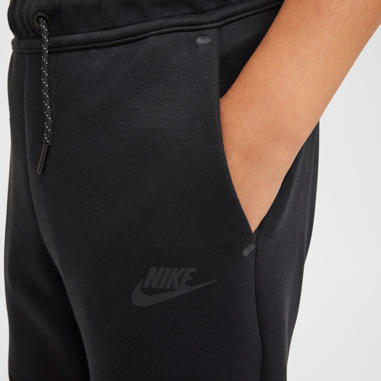 Nike Pantalon en molleton Tech Image 3 de 7. Appuyez pour ouvrir la galerie de photos.