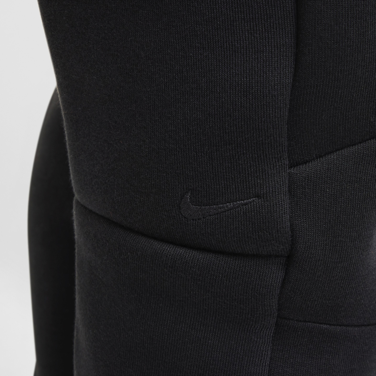 Nike Pantalon en molleton Tech Image 7 de 7. Appuyez pour ouvrir la galerie de photos.