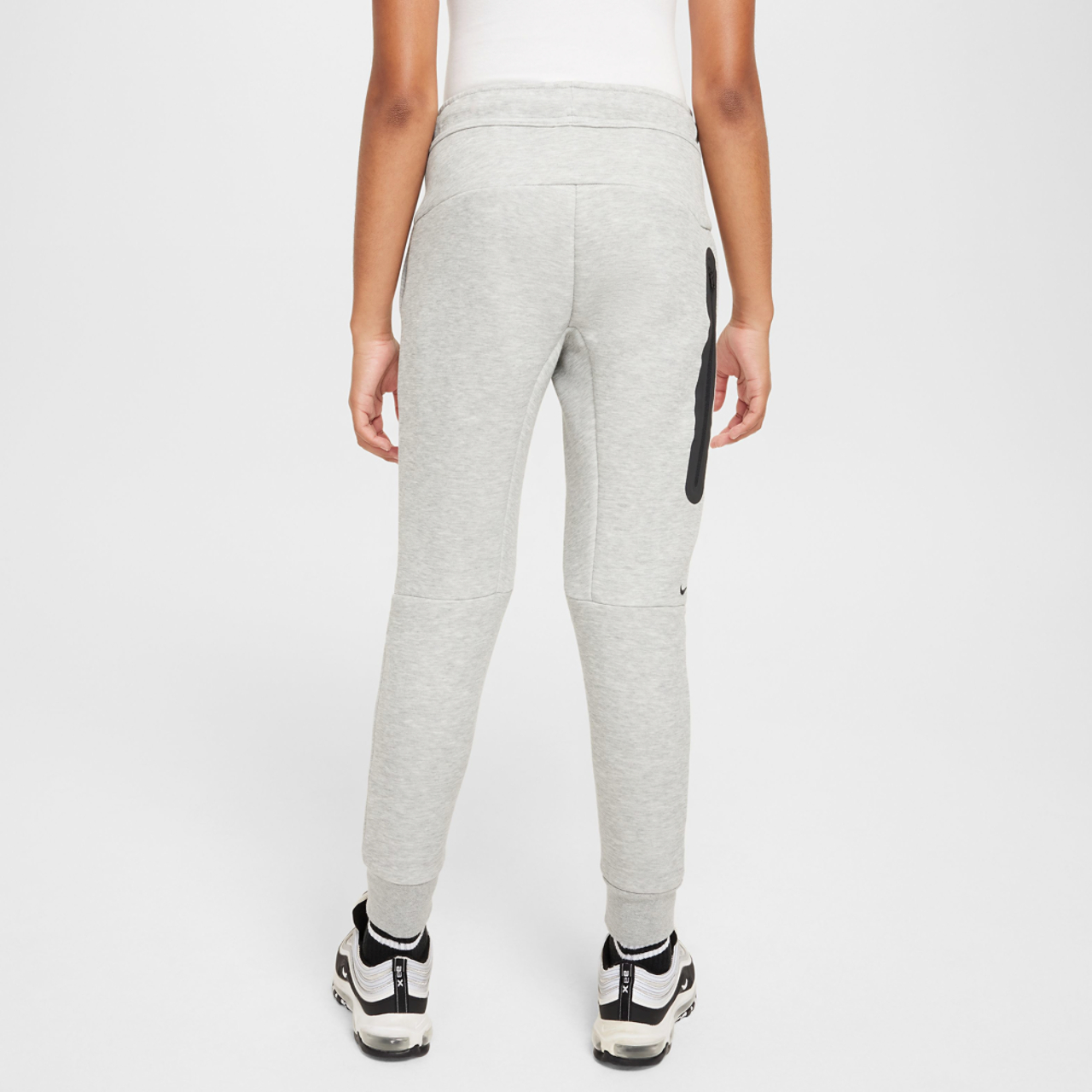 Nike Pantalon en molleton Tech Image 2 de 5. Appuyez pour ouvrir la galerie de photos.