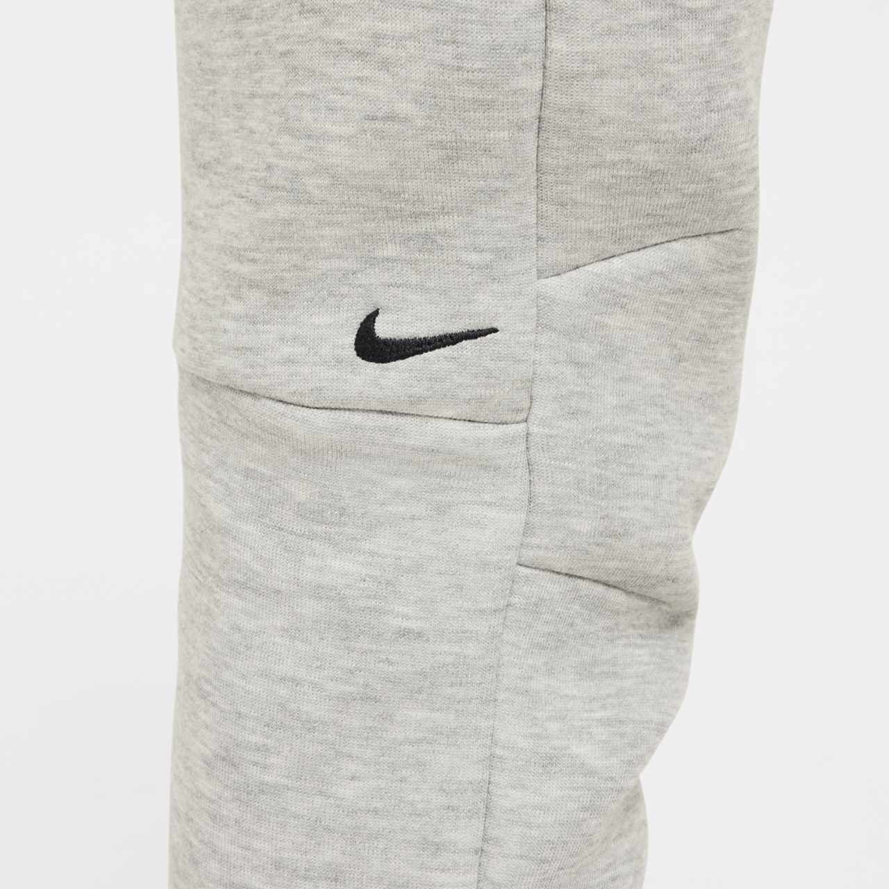 Nike Pantalon en molleton Tech Image 3 de 5. Appuyez pour ouvrir la galerie de photos.